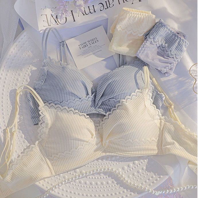 Very Soft & Smooth Lace Design Bra Set