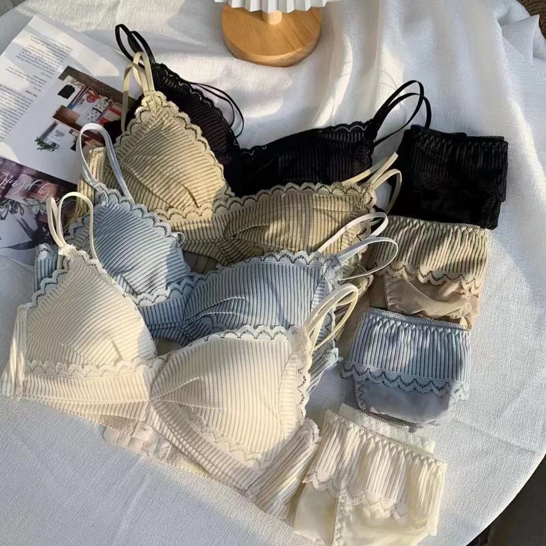 Very Soft & Smooth Lace Design Bra Set